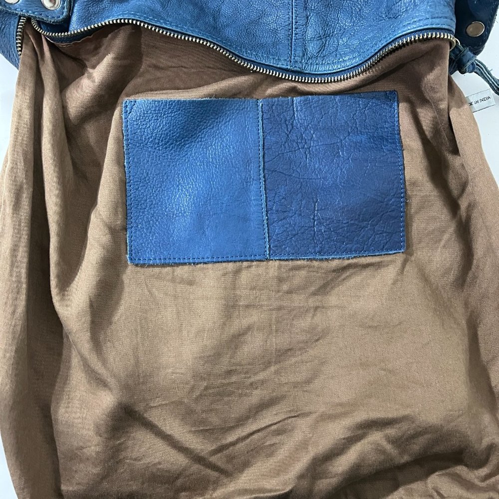 Tano Blue Pebbled Leather Shoulder Bag - Picture 14 of 15